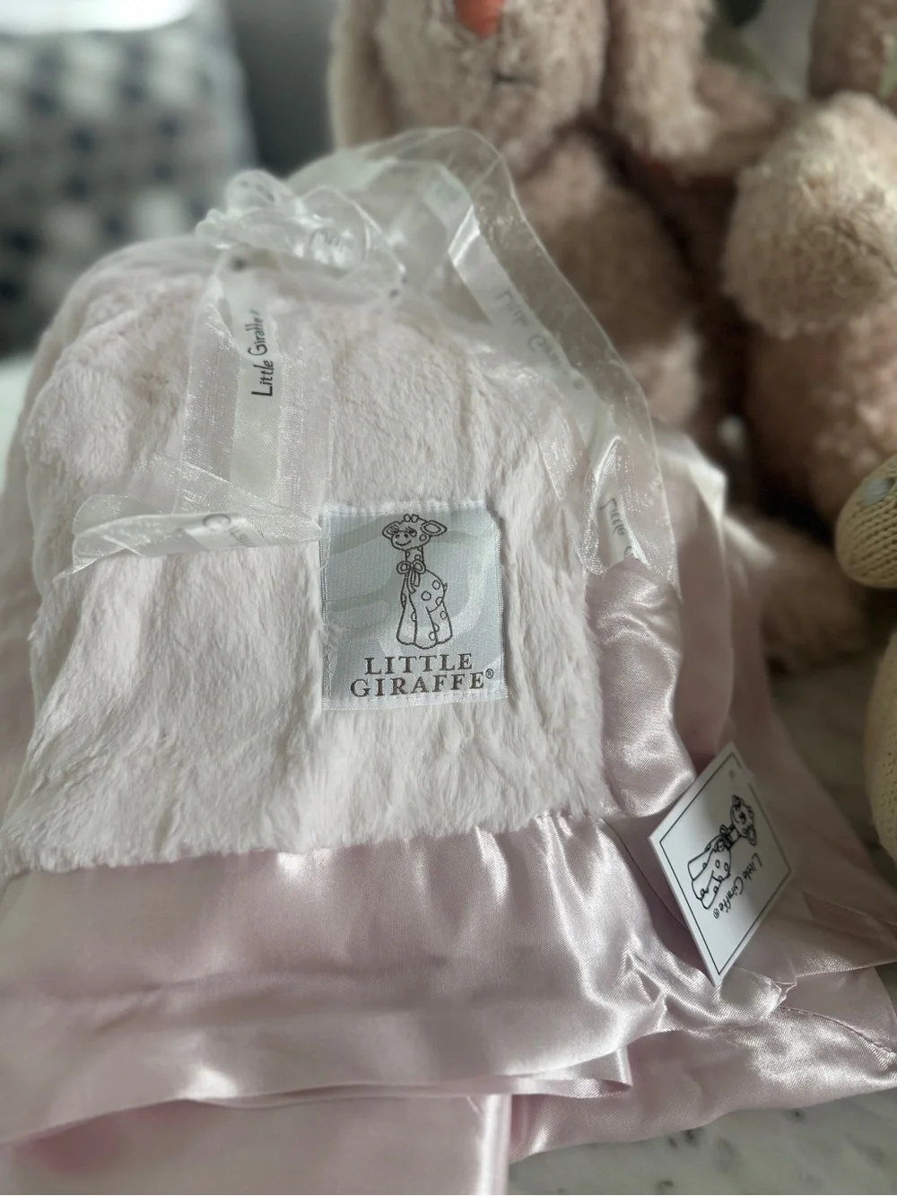 BRAND NEW NEVER USED LITTLE GIRAFFE BLANKET